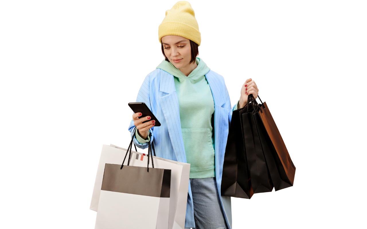 Frau am Shoppen mit Taschen und Handy in den Händen
