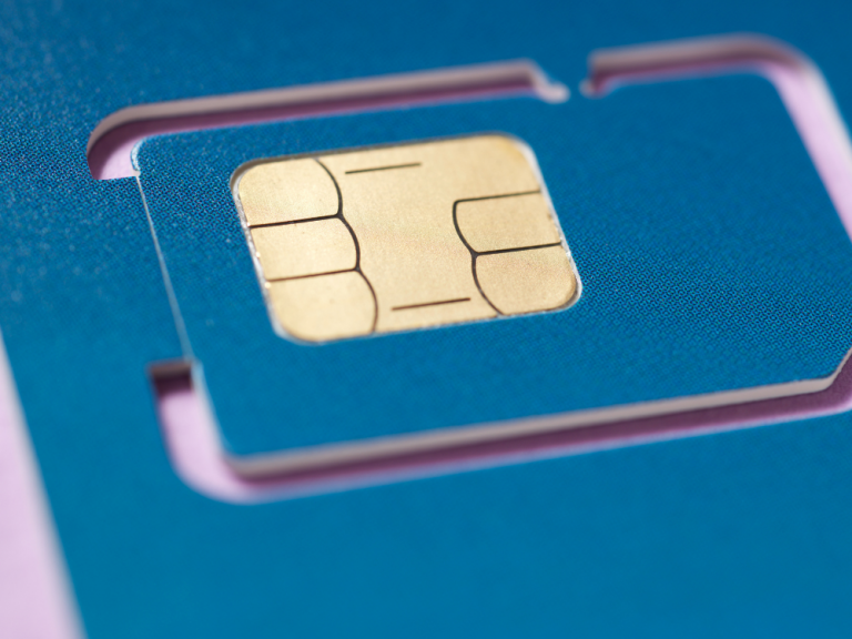 Das Bild zeigt eine blaue Sim Karte