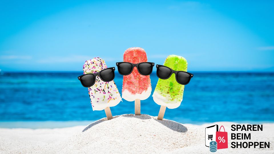 Cooles Eis am Stiel mit Sonnenbrille am Strand